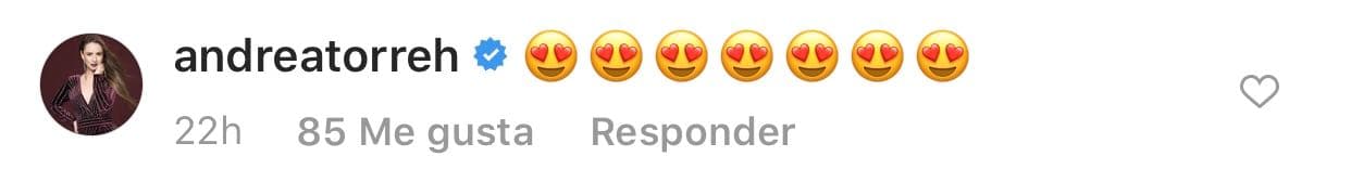 Andrea Torre optó por un mensaje con varios emoticones de corazones.