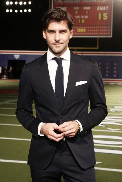 Uno de estilo ‘slim fit’ le aportará un aire moderno y elegante, tal como a Johannes Huebl.