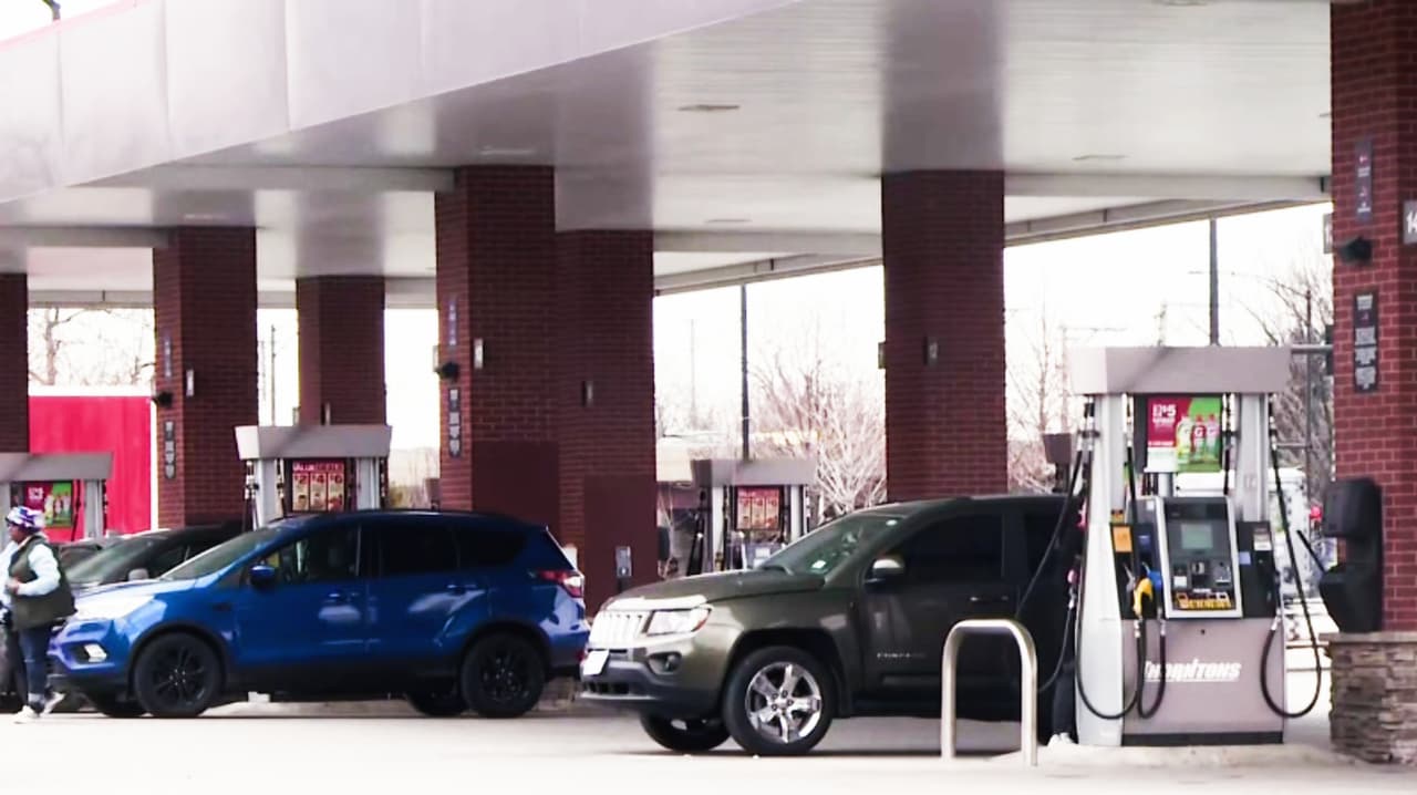 Conductores en alerta por robos a mano armada en gasolineras de Brighton Park y McKinley Park