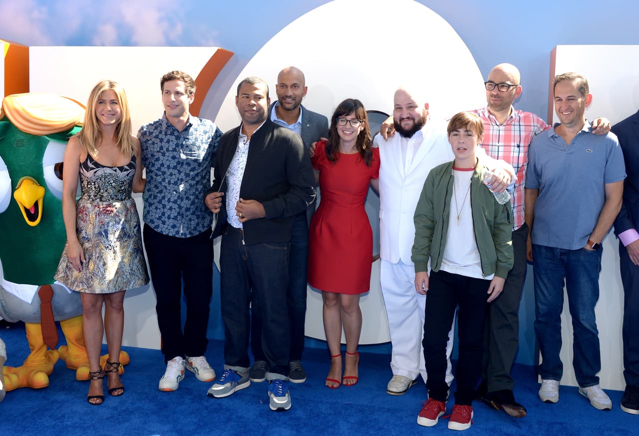 Parte del elenco con los realizadores durante el estreno en Hollywood.