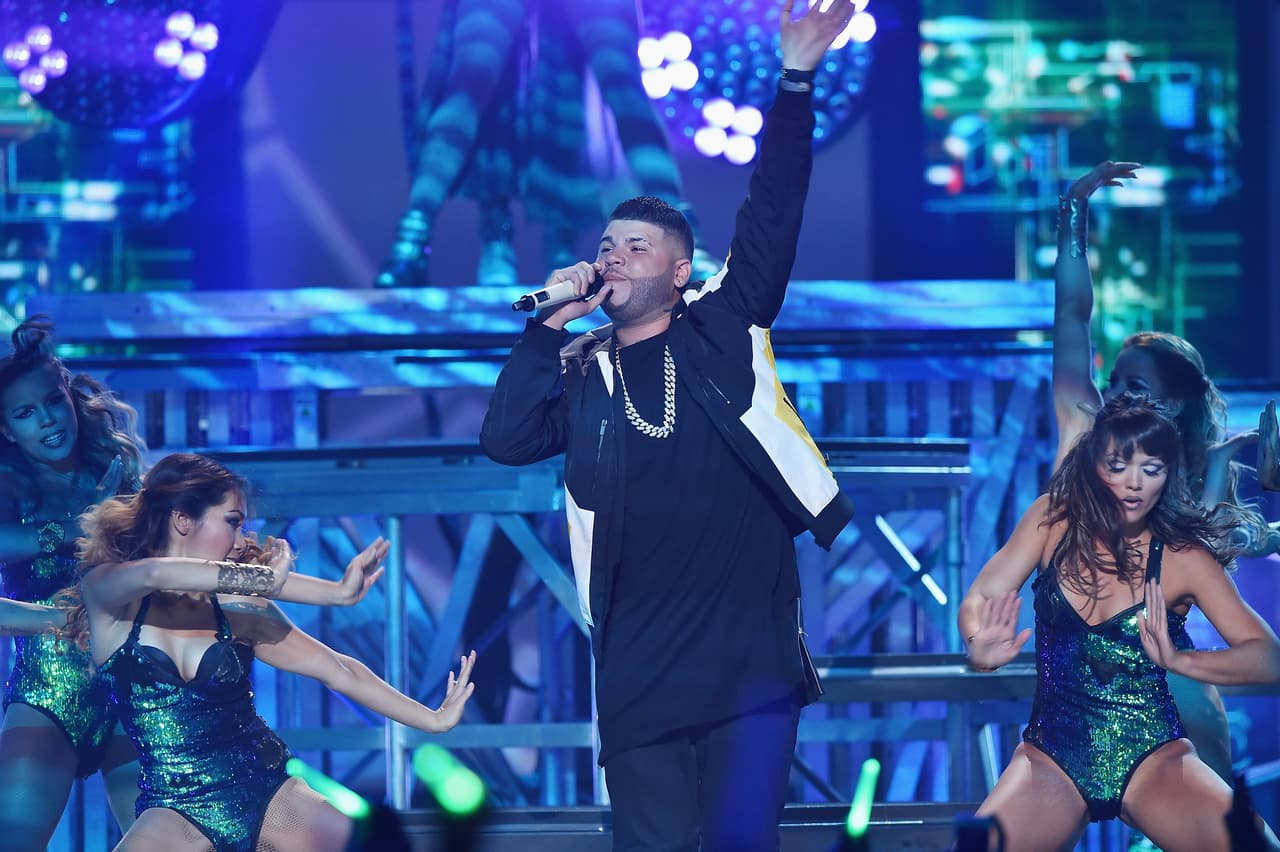 Farruko comparte avance de nuevo tema con Daddy Yankee y Almighty