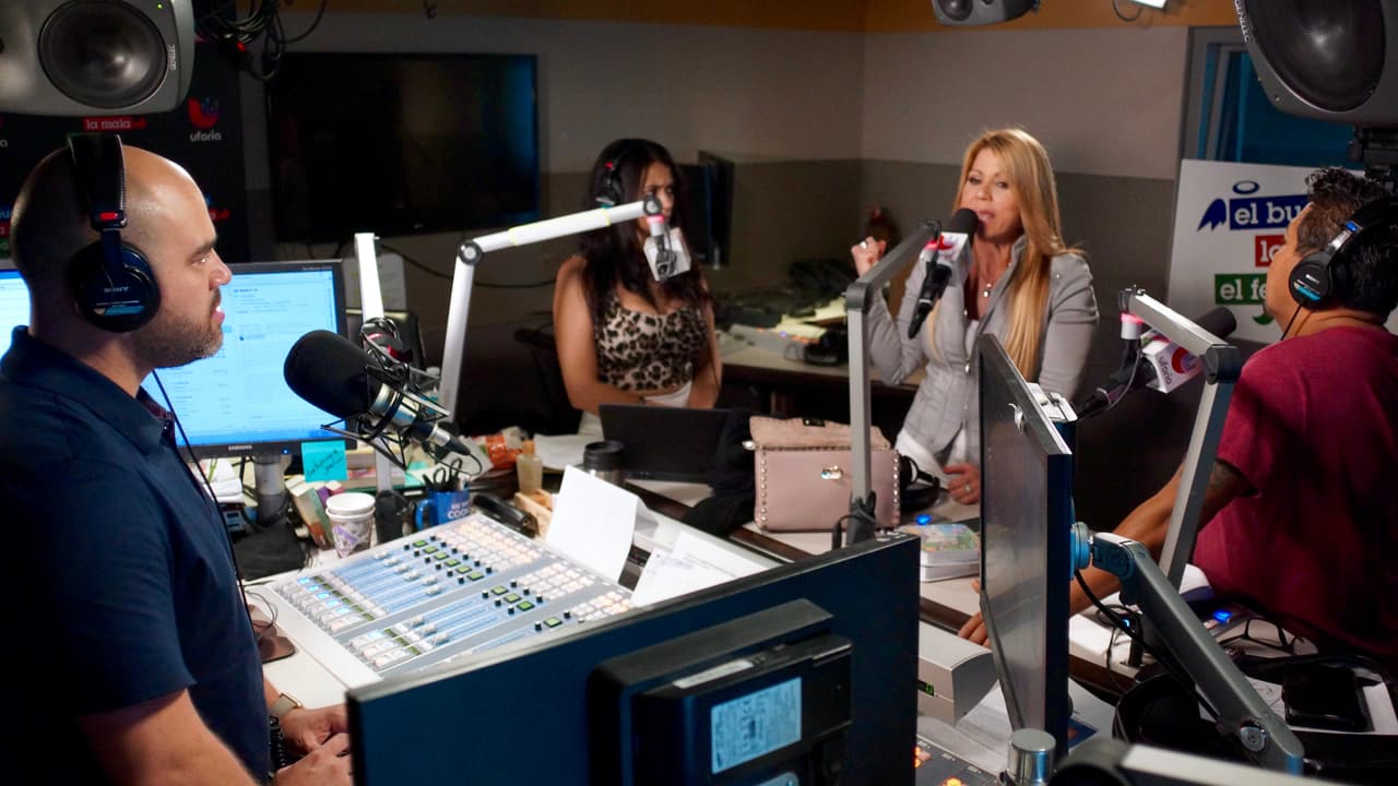 <a href="http://www.univision.com/musica/el-bueno-la-mala-y-el-feo">El Bueno, La Mala y El Feo</a> y 
<a href="http://www.mariamarin.com/">María Marín</a> al aire.