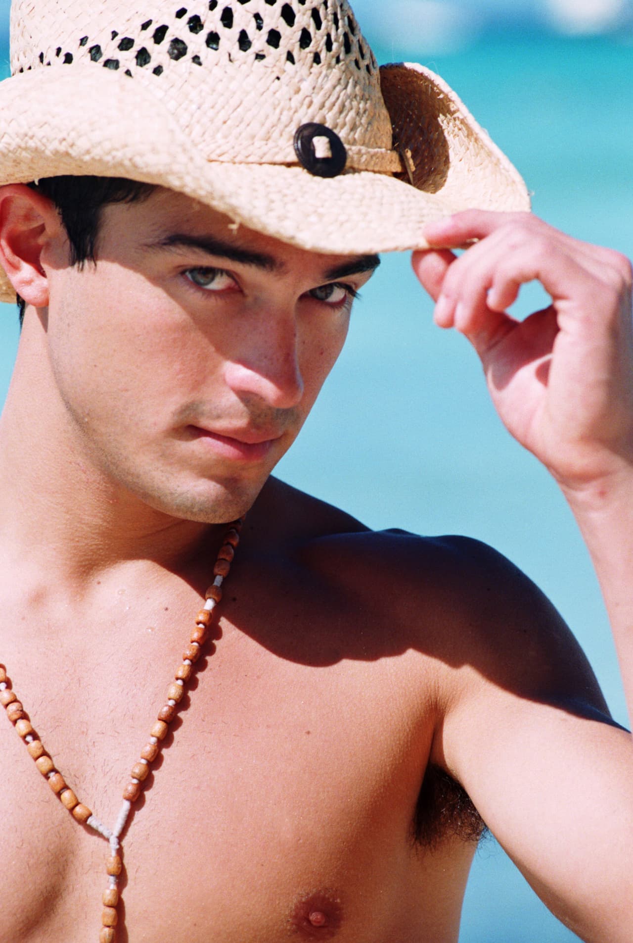 Su paso por las telenovelas fue corto, en el 2010 grabó su último melodrama 'Camaleones', el cual protagonizó al lado de 
<b><a href="http://www.univision.com/temas/belinda">Belinda</a></b>.