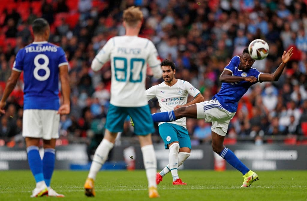 Nathan Aké comete un rídiculo penal al inuto 87 y Kelechi Iheanacho no perdona desde los one pasos y el Leicester vence 1-0 a al Manchester City.