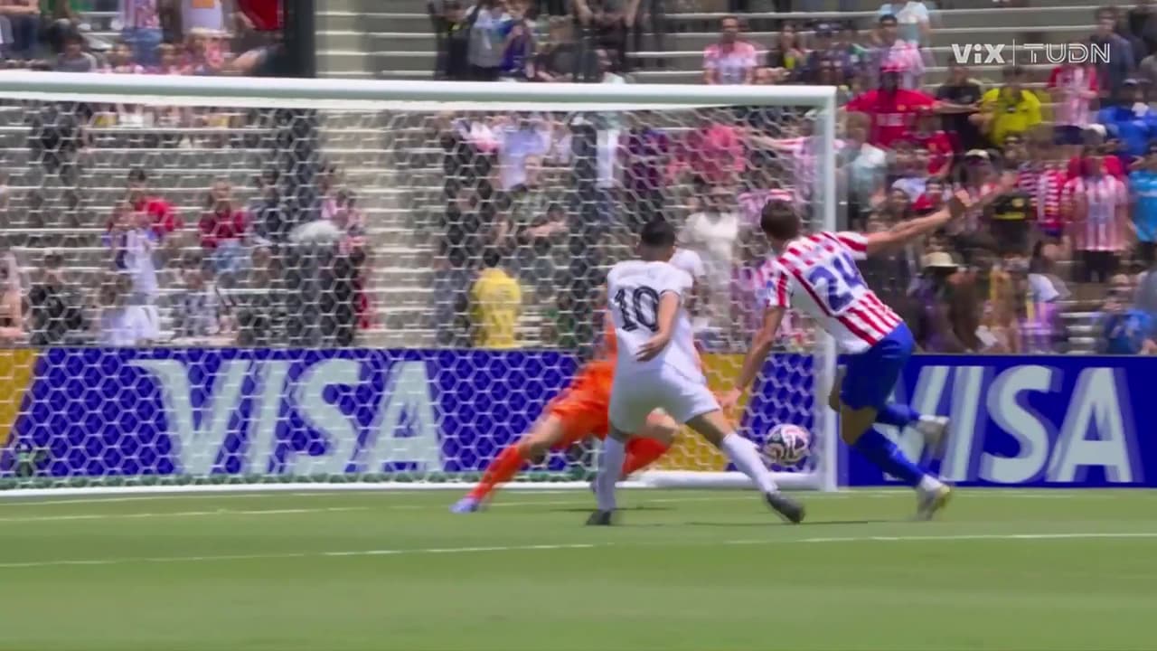 ¡Brutal atajada de Oblak! Los españoles se salvan del primero