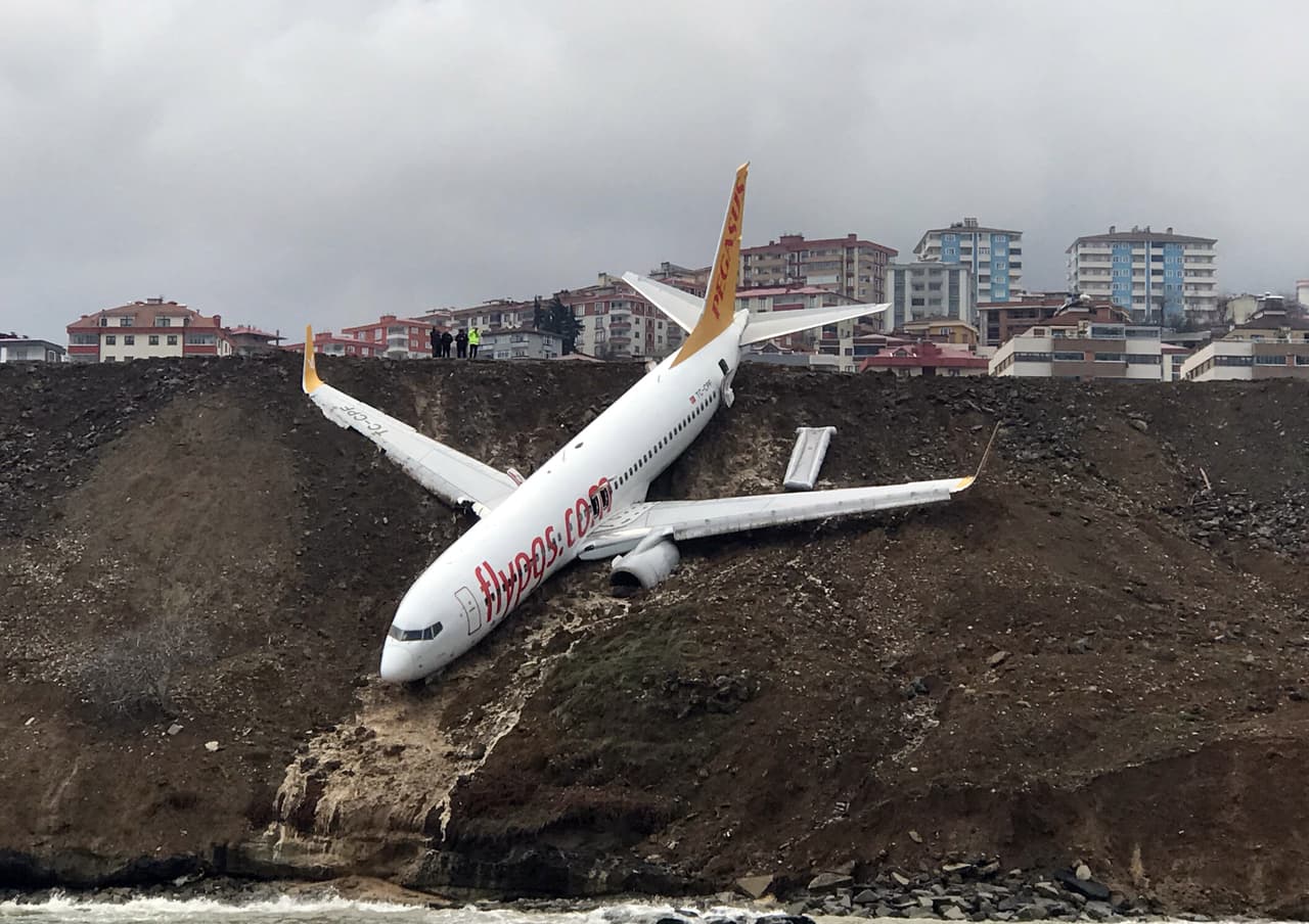 Pegasus Airlines informó
<b><a href="https://www.flypgs.com/en/press-room/announcement/about-pc-8622-ankara-trabzon-flight" target="_blank">en un comunicado</a></b> que el avión "tuvo un incidente en la pista durante el aterrizaje" aunque no dio detalles hasta el momento de qué fue lo que causó el accidente.