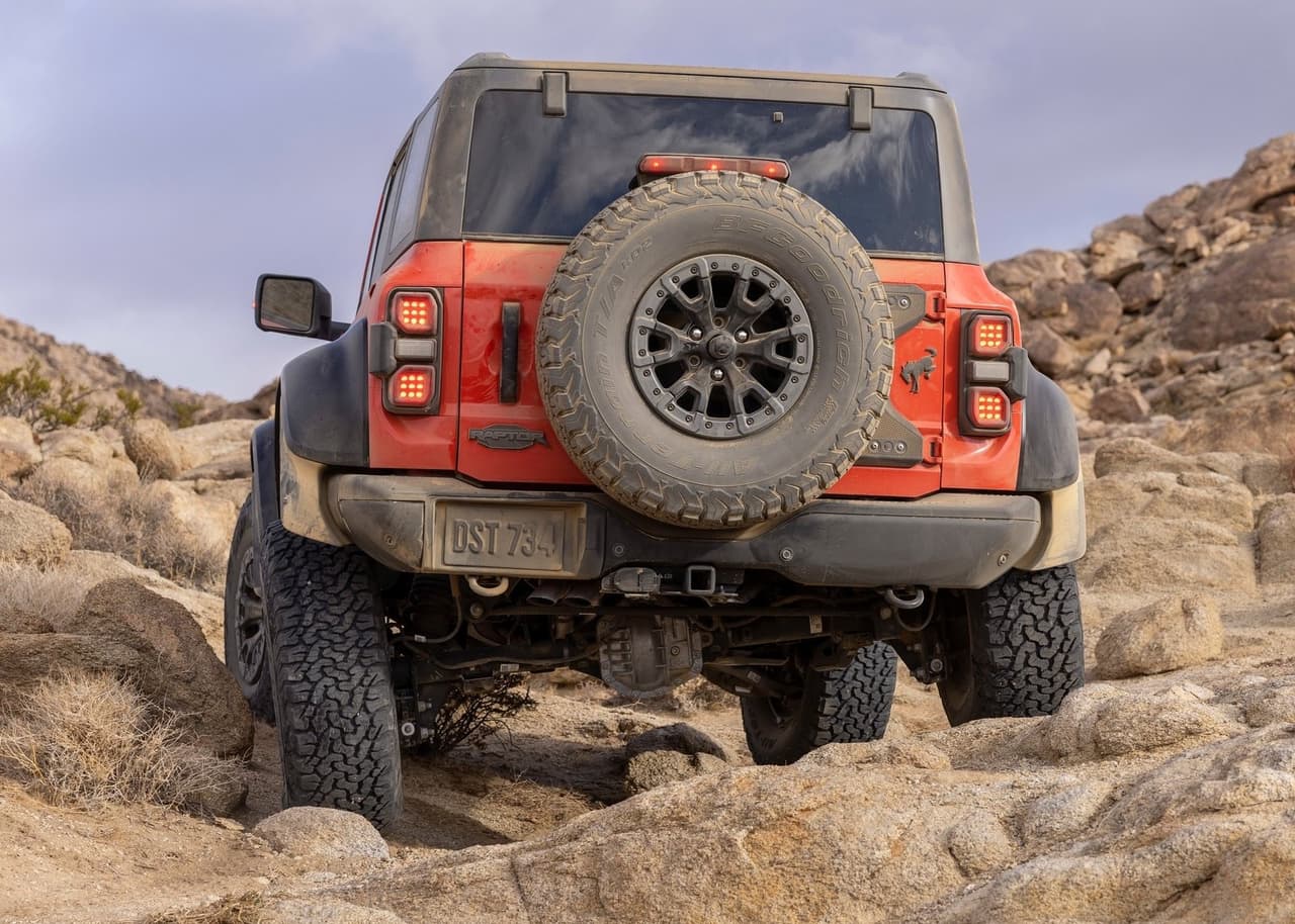 Ford recientemente presentó a la nueva integrante en su familia de SUVs: la Ford Bronco Raptor 2022.
