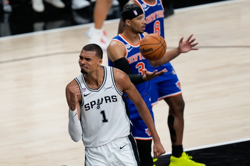 Cuando parecía que San Antonio completaría la remontada, una equivocación en los instantes finales abrió la puerta para que Nueva York recuperara el control del encuentro.