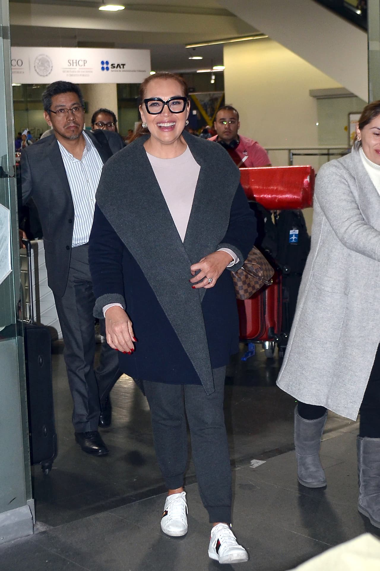 "Es terrible que se le pueda difamar con la mano en la cintura a una mujer que lo único que ha hecho es poner el nombre de México en alto", declaró a medios de comunicación Aída Cuevas.