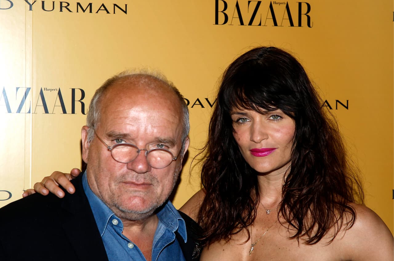 De acuerdo con el diario español
<a href="https://elpais.com/elpais/2019/09/04/estilo/1567589649_882997.html"> <b>El País</b>,</a> el trabajo de Lindbergh fue "más cercano al trabajo documental que a los hiperefectistas editoriales de moda, su estilo se caracterizaba por la utilización del blanco y negro como vehículo emocional, y por representar a la mujer de una manera profunda y sin artificios, en la que el maquillaje e incluso la ropa funcionaban solo como sonido de fondo".