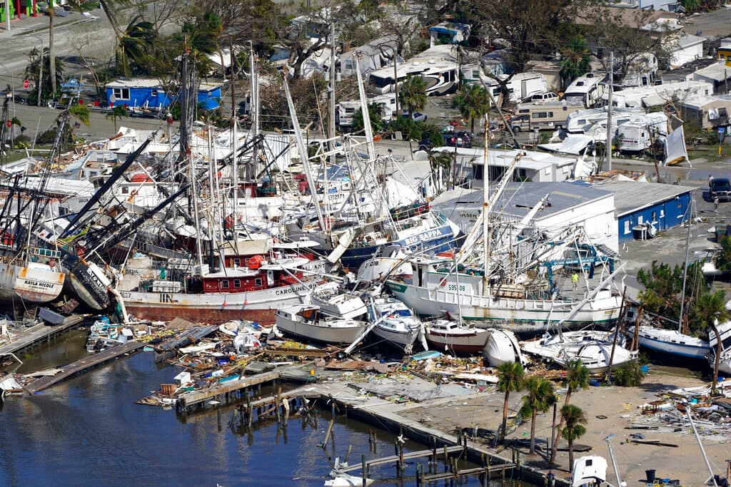 Los muelles como este en Fort Myers, Florida, sufrieron los fuertes vientos y la marejada ciclónica que trajo consigo el huracán.