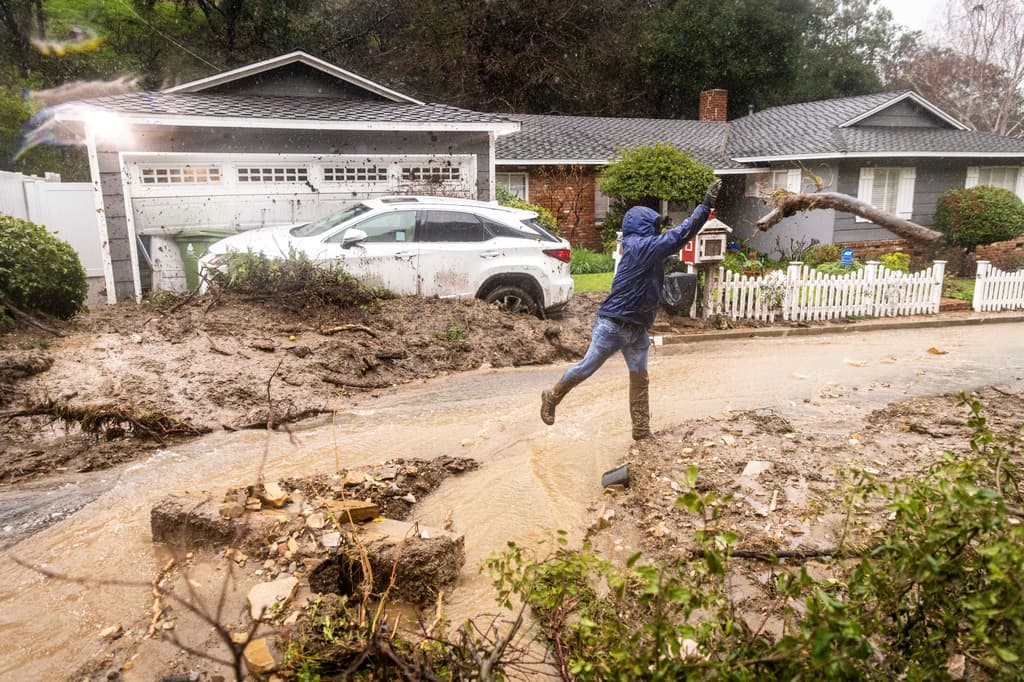 Asimismo más de 500 mil personas se quedaron sin eléctricidad en la región en medio de la tormenta.