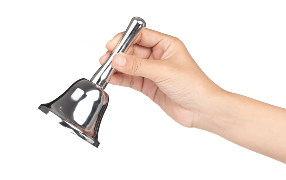 También, el Niño Prodigio recomienda una campanita, si no tienes a la mano o si no prefieres algo musical.