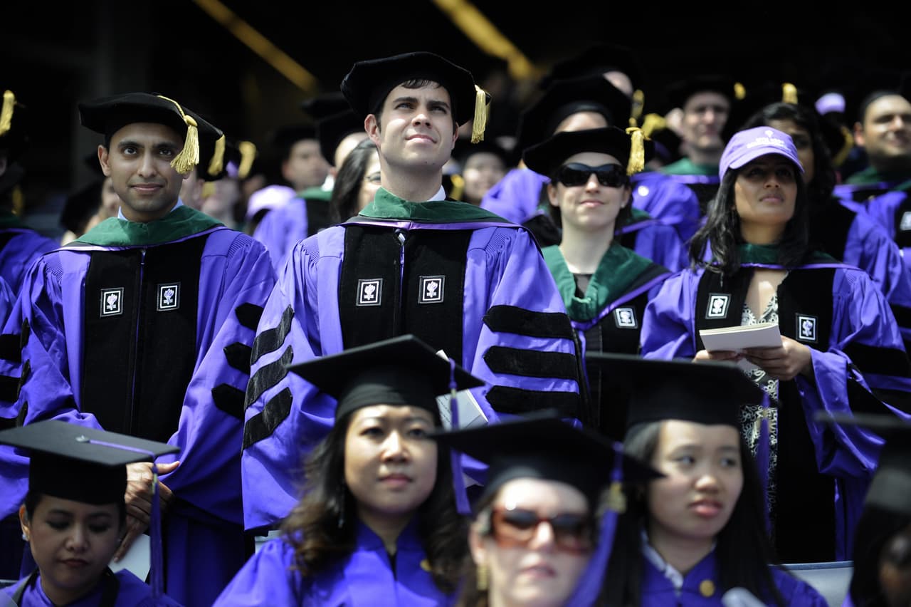 Las universidades cada vez son más caras y eso es una mala noticia para las minorías como los latinos