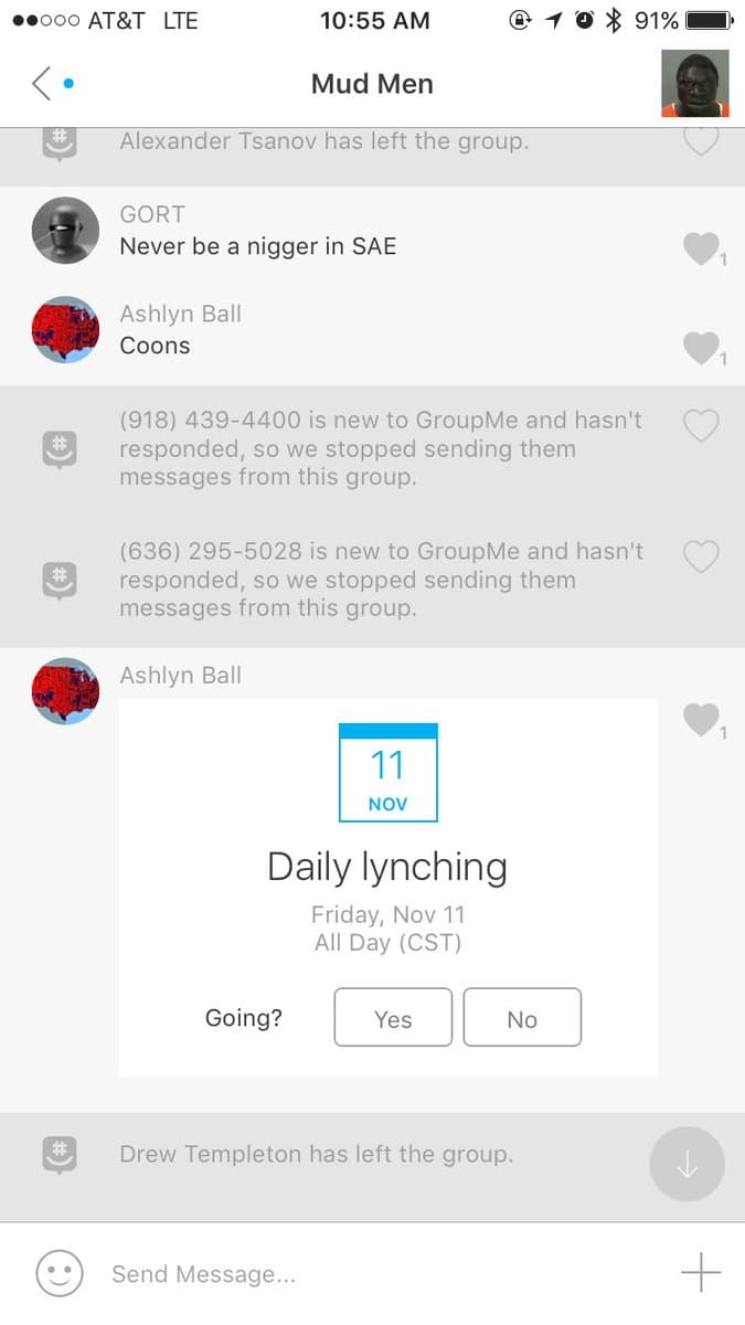 Autoridades universitarias suspendieron el 11 de noviembre a un estudiante de la Universidad de Oklahoma por enviar amenazas racistas a estudiantes de la Universidad de Pennsylvania. Según la universidad, estudiantes negros de primer año recibieron mensajes a través de la aplicación de mensajería 
<a href="https://groupme.com/en-US/">GroupMe,</a> donde 
<b>se les agregó a un grupo llamado 'N*gger Lynching' ('Linchando negros')</b>. 
<a href="http://www.cbsnews.com/news/university-of-pennsylvania-investigates-after-racist-cyberattack-on-campus/">Reportado por CBS News</a>.