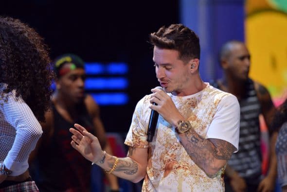 J Balvin le metió candela a los ensayos. El cantante interpretó el tema 'Tranquila'.