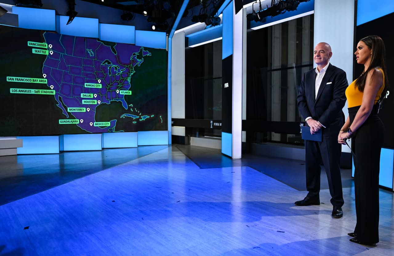 ¡Todo listo! De la mano de Gianni Infantino, Víctor Montagliani y Becky G, la FIFA dio a conocer las 16 sedes y estadios que albergarán la Copa del Mundo 2026.