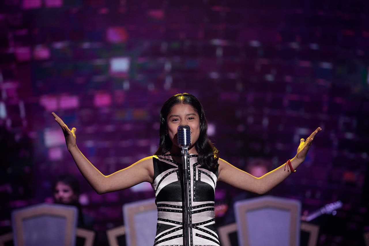 En la semifinal de Pequeños Gigantes, y pese a que el escuadrón de 'Giovani y los Sacachispas' ya tenía su pase asegurado a la final, Adilene se lució como nunca al ritmo de Big Band.