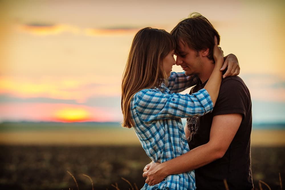 No hay enemigos pequeños y es hora de tomar todas las medidas para salvaguardar tu intimidad y proteger tu integridad sentimental. Si aún guardas buenos recuerdos de un romance casi olvidado puedes intentar un segundo capítulo amoroso y lanzarte a esa aventura pasional.
<br>
<br>Por Profesor Zellagro