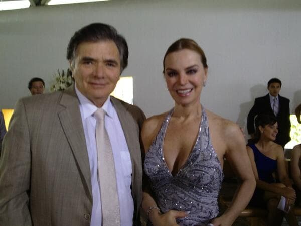 Sin embargo, cuando este procedimiento no tuvo resultados, los médicos decidieron operarlo.