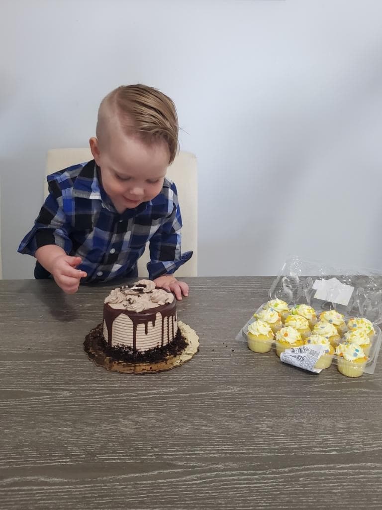 Liam entró en el sistema de adopción cuando tenía cuatro meses y sus padres adoptivos tenían un año y medio trabajando en el proceso con el departamento de niños y familia.