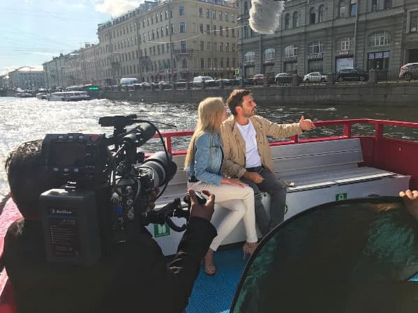 "Nuestro primer día de filmación en Rusia 🇷🇺 #serie #stpetersburg #rusia 🎥 El cielo es el límite.. Quién dijo que no se podía? 🙏🏼", escribió en esta fotografía.