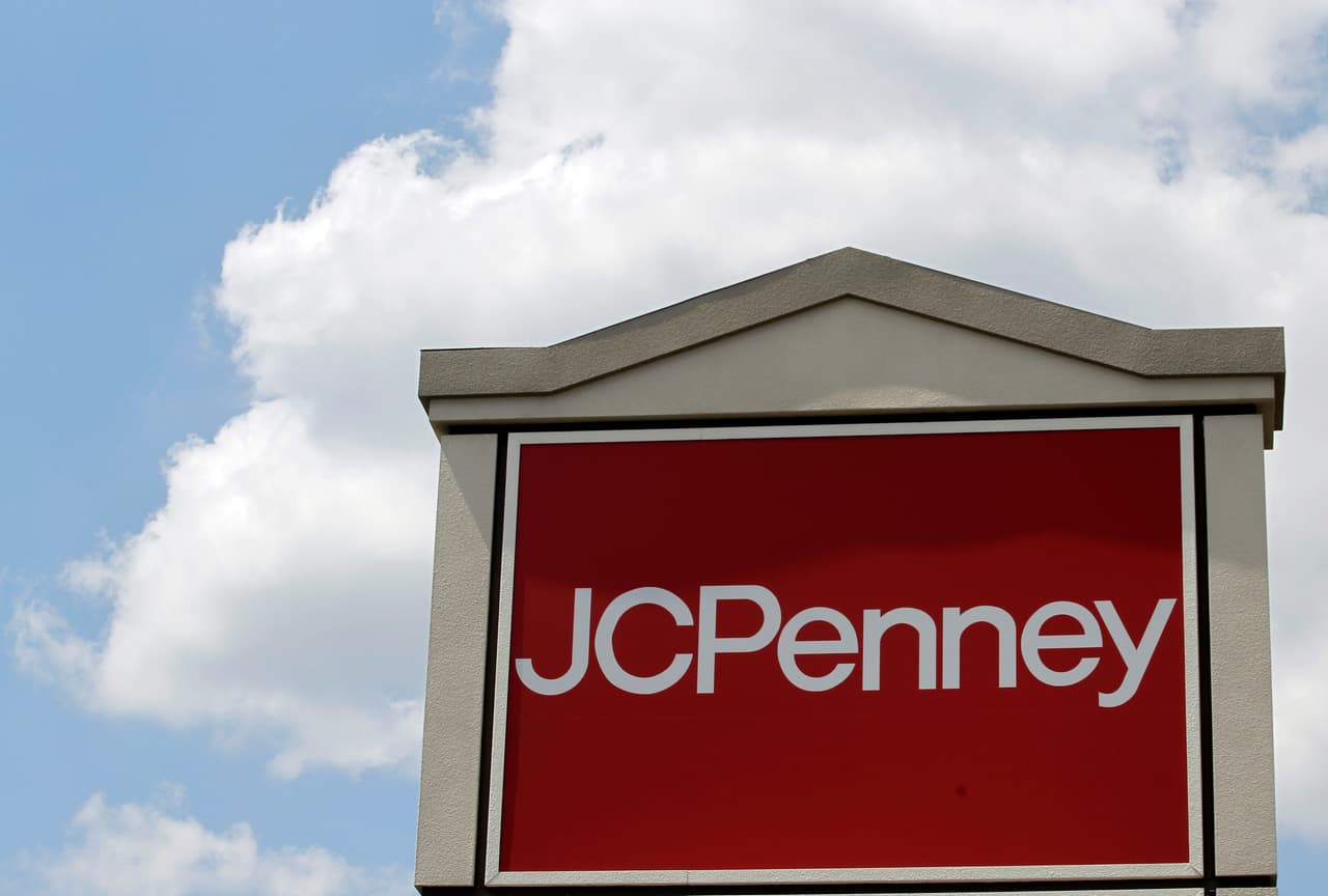 <b>J.C. Penney: </b>Las acciones de la compañía han estado cotizando por debajo de $ 1.20 durante los últimos meses. Fitch Ratings incluyó a J.C. Penney entre su "lista de los principales préstamos de interés" para 2020.