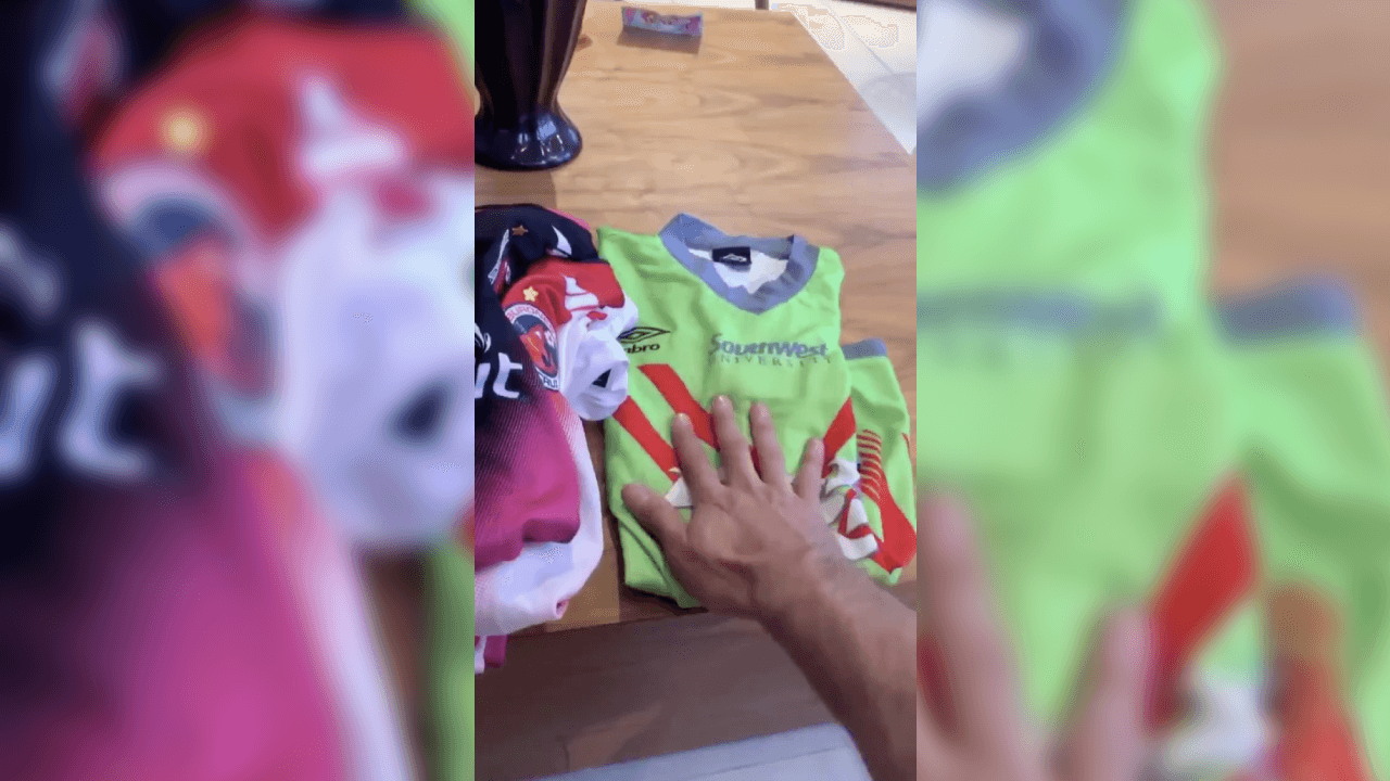 ¡Impresionante! Así se destaca la imponente colección del defensor mexicano.