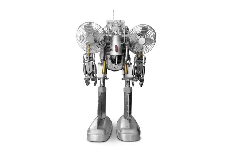 <b>Magnus P81</b> Está inspirado en el avión de combate americano Mustang P51 de la Segunda Guerra Mundial. De la pieza sobresalen dos ventiladores en la espalda.