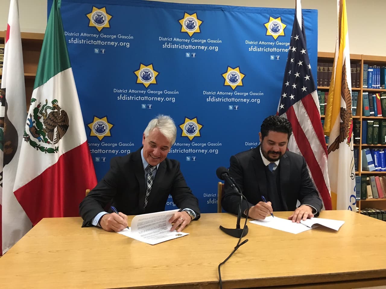 La Fiscalía de San Francisco y el Consulado de México reiteran un acuerdo para proteger a los indocumentados