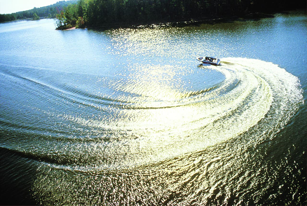 <b>Lake Norman</b>
<br>
<b>Sitio web</b>: 
<a href="https://www.ncparks.gov/state-parks/lake-norman-state-park">https://www.ncparks.gov/state-parks/lake-norman-state-park</a> 
<br>
<b><a href="https://goo.gl/maps/U5w1cjpNJN352vsm7">Cómo llegar</a> </b>
<br>
<br>Con más de 500 millas de costa y cerca de Charlotte, Lake Norman ofrece un increíble viaje familiar y numerosos alquileres de vacaciones. Traiga su propio bote para lanzarlo desde una de las numerosas rampas públicas o manténgalo atracado en uno de los dos clubes náuticos.
