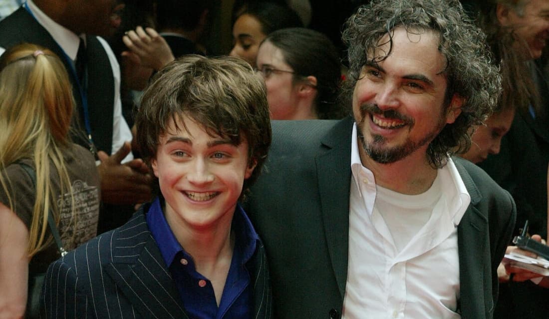 En esa película, el director mexicano Alfonso Cuarón y la diseñadora de vestuarios Jany Temime, decidieron darle un giro radical a la ropa de los aspirantes a magos.