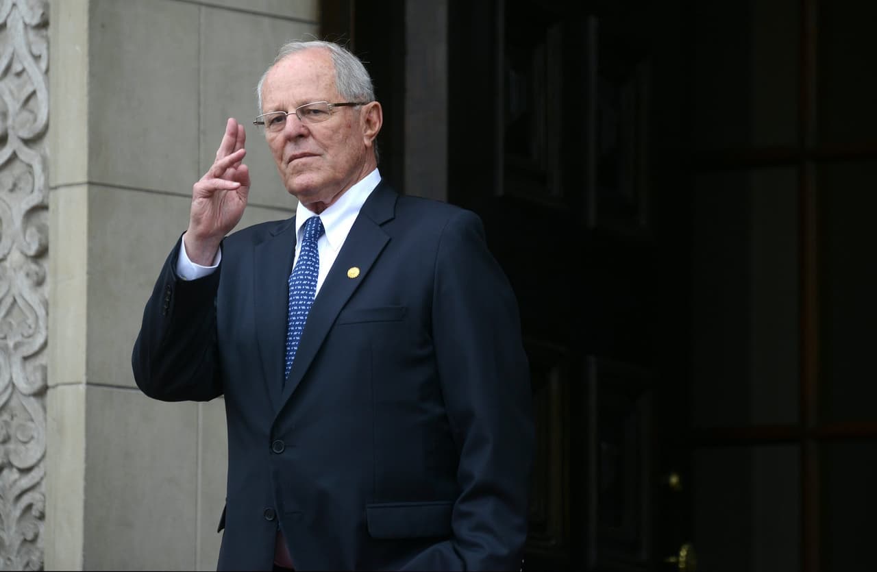 El presidente peruano Pedro Pablo Kuczynski nombra nuevo gabinete, luego de que el Congreso lo dejó sin ministros