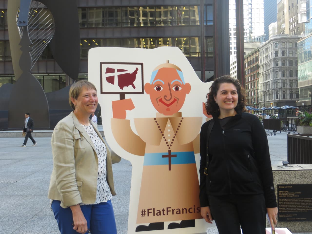 Oficinistas, amas, de casa, niños... un diverso abánico de personas esperaban pacientes para esta foto oportunidad.