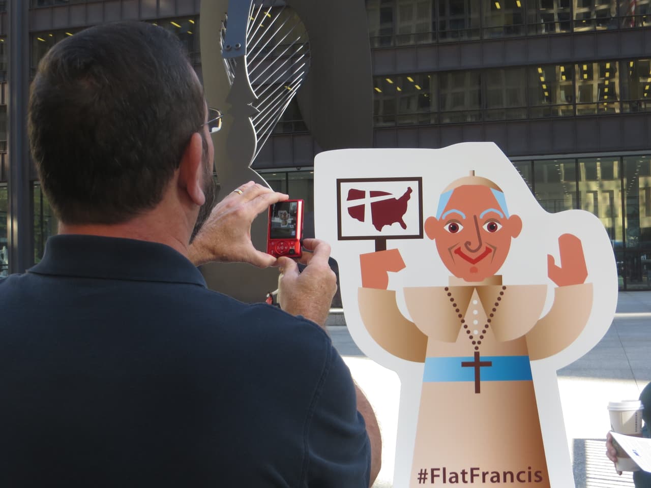 En su paso por Chicago, desde las 7:30 de la mañana había gente tomándose fotos.