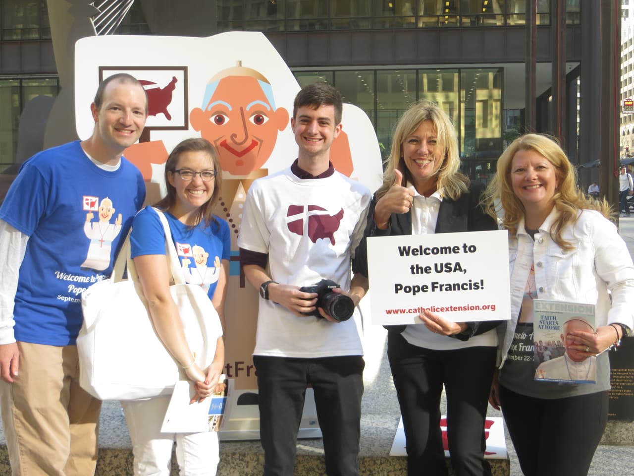 Desde su lanzamiento, cientos de personas se han tomado foto con el #Flat Francis.