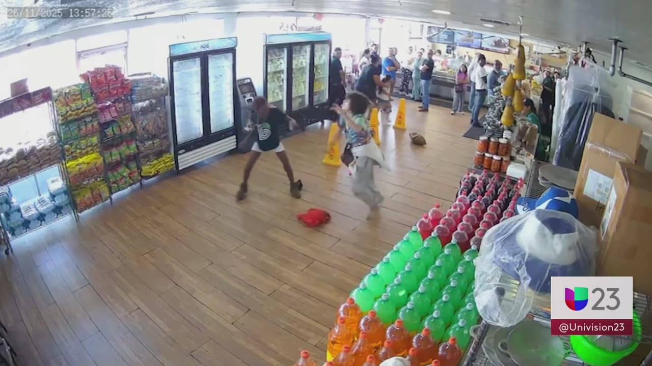 Arrestan a una mujer acusada de apuñalar a otra en un restaurante