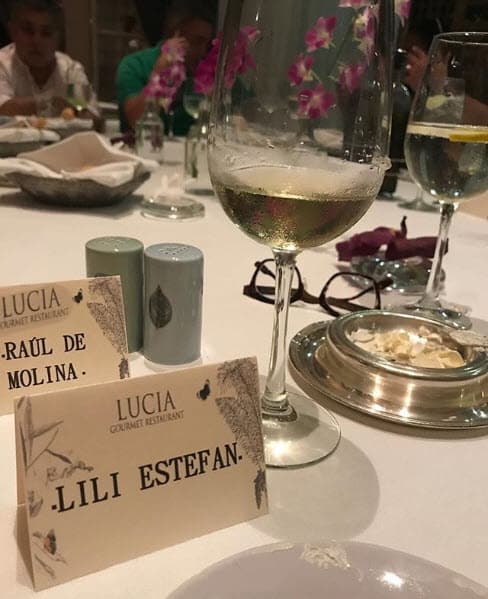 Cada una de las sillas tenía el nombre del elenco.