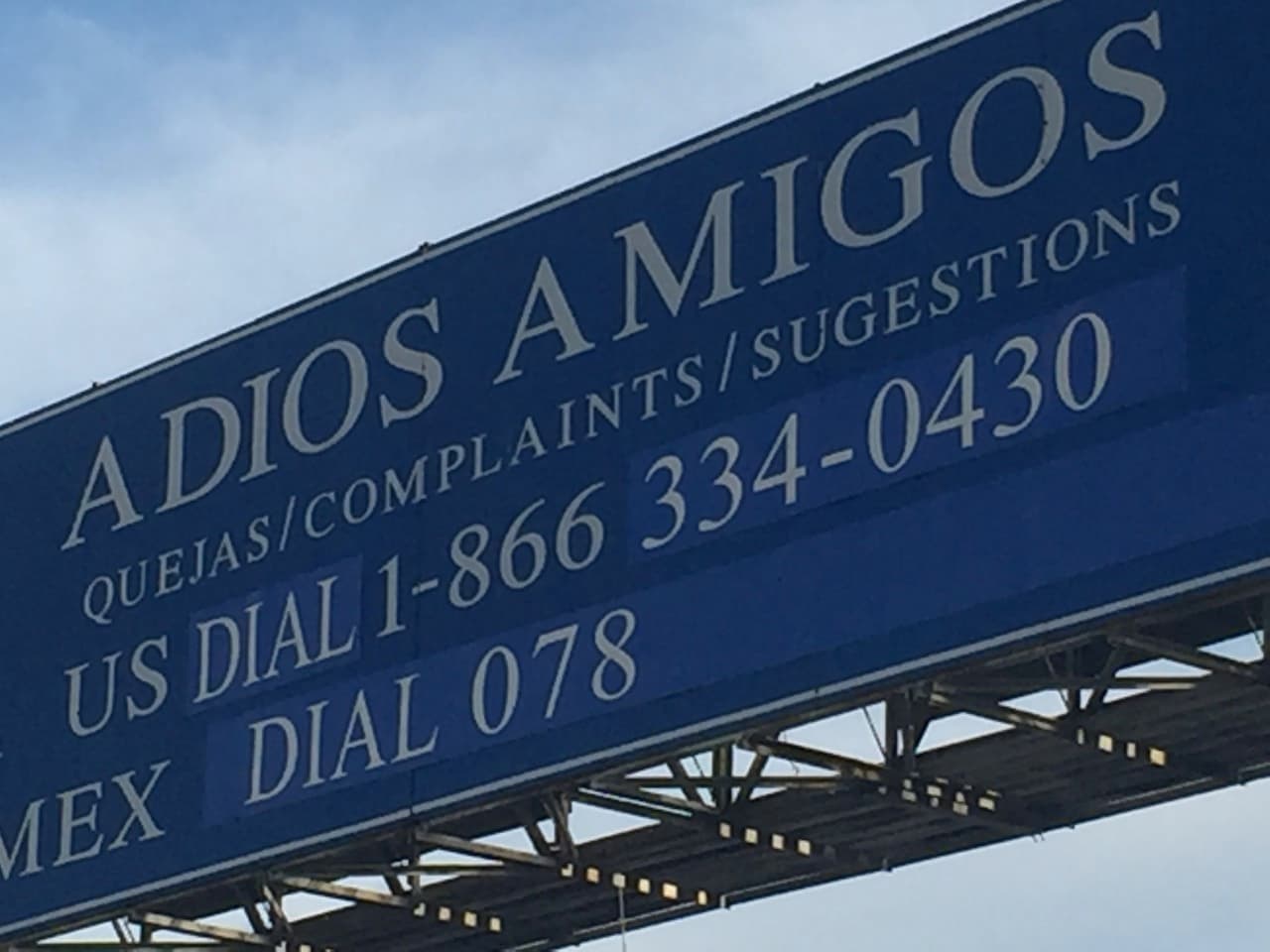 Un cartel espectacular despide a los visitantes de Tijuana.