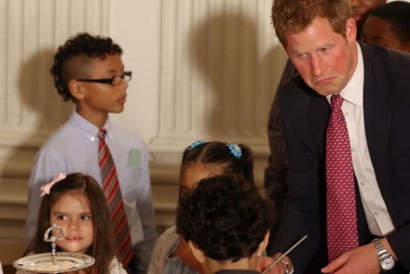 Ahí estuvo también con algunos niños.