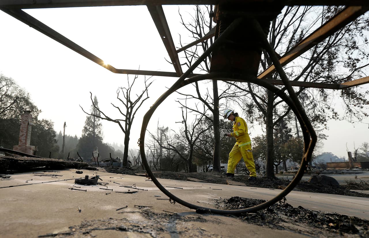 Así quedó un aro de baloncesto.