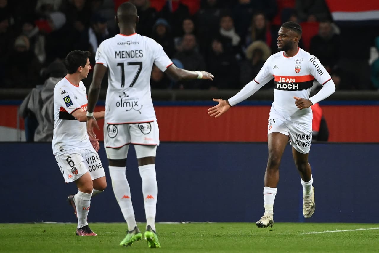 El PSG goleó al Lorient gracias a los dobletes de Neymar y Mbappé, así como otro tanto de Messi.