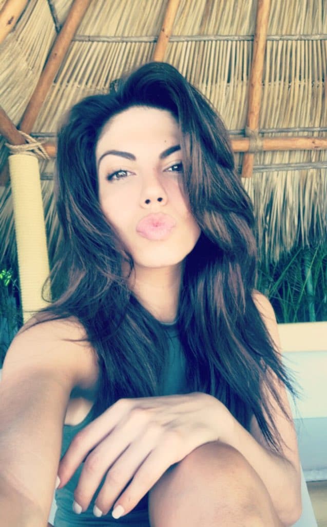 Actualmente 
<b><a href="http://www.univision.com/temas/africa-zavala">África</a></b> se encuentra en Miami para estar presente en 
<b>Premios Juventud</b>, por lo que se ha tomado algunos momentos de descanso en este hermoso lugar.