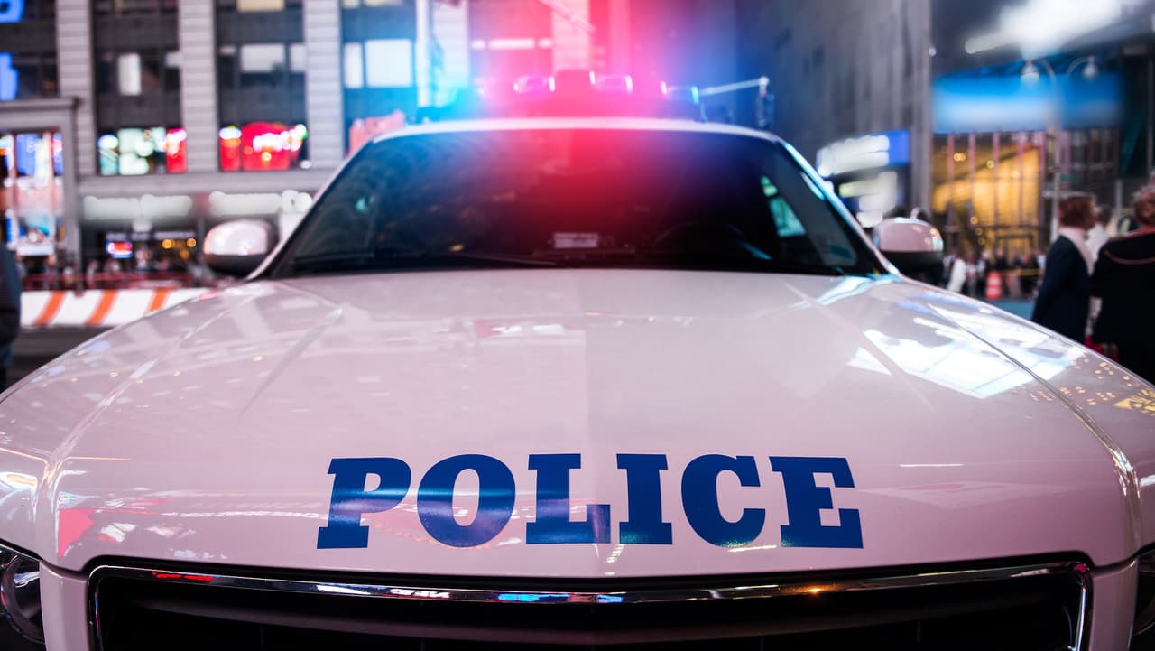 Arresto de ICE desata protesta en hospital de Brooklyn y enfrentamientos con el NYPD.