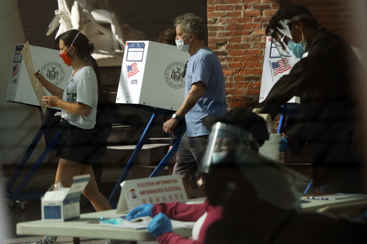 Una de las más importantes disputas en esta elección primaria es entre el educador y progresista Jamaal Bowman y el presidente del Comité de Asuntos Exteriores de la Cámara de Representantes, Eliot Engel. El enfrentamiento entre Bowman y Engel en las urnas es visto, por muchos, como una prueba para la nueva ala liberal del partido demócrata.