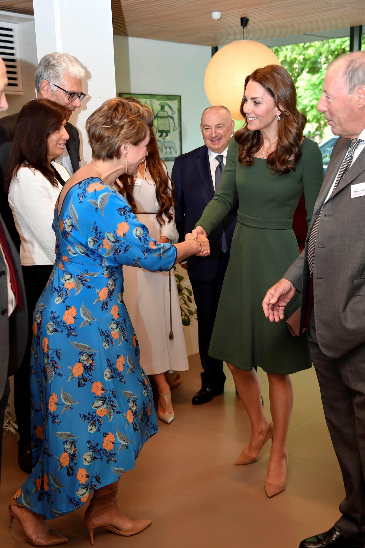 En la inauguración de este centro, 
<b><a href="https://www.univision.com/famosos/la-reina-habria-vetado-a-meghan-markle-en-el-uso-de-algunas-de-sus-joyas-pero-no-a-kate-middleton-dicen-fotos">Middleton</a> dedicó unas palabras </b>a quienes laboran ahí con los pequeños y agradeció los esfuerzos que hacen por la salud
<b> mental de los niños</b>.