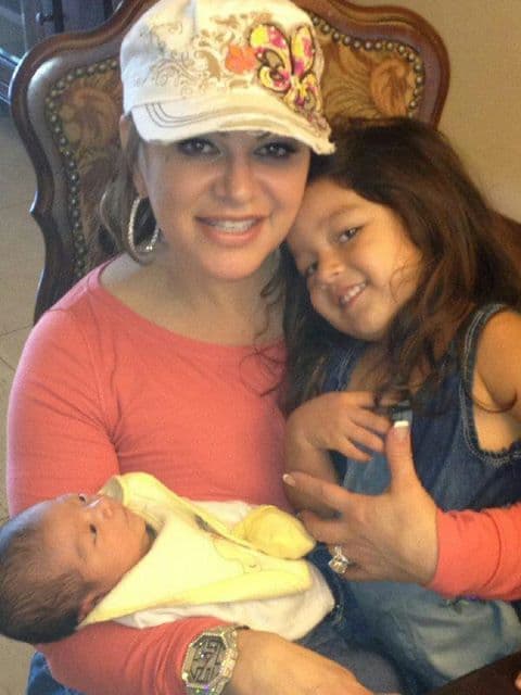 Jenni fue una abuela sumamente cariñosa con sus nietas.