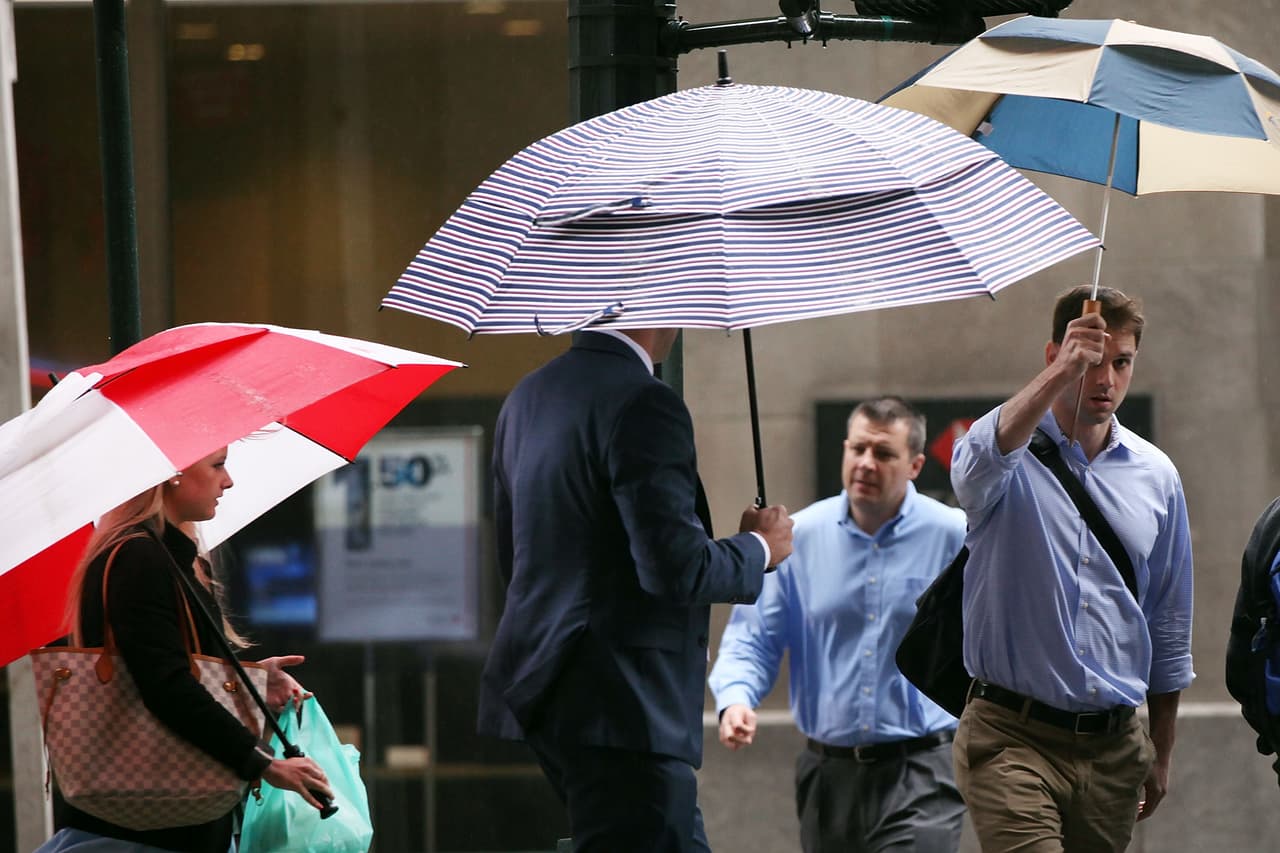 La lluvia comenzó desde temprano afectando a miles de pasajeros