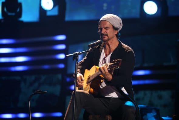 Ricardo Arjona llegó muy inspirado al escenario de Premio Lo Nuestro.
