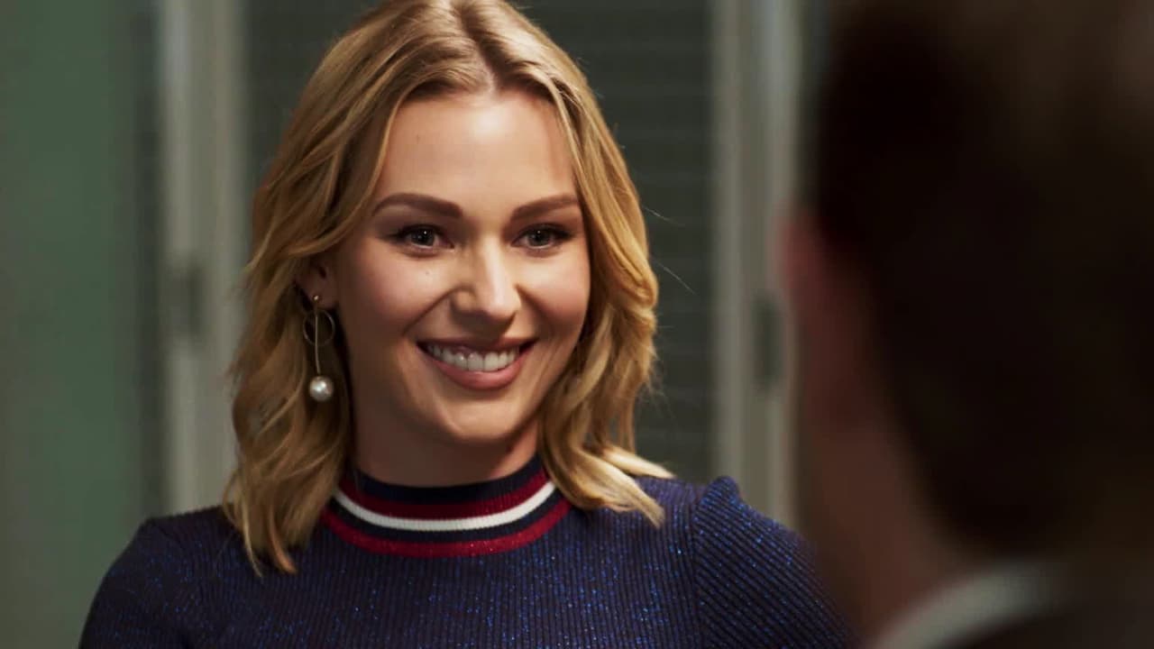 Por su parte 
<b><a href="https://www.univision.com/temas/irina-baeva" target="_blank">Irina Baeva</a></b> da vida a Jimena Ortiz, la villana de la historia.